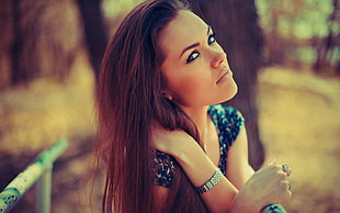 woman wearing blue and gray printed top