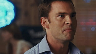 man wearing gray collared-neck shirt HD wallpaper