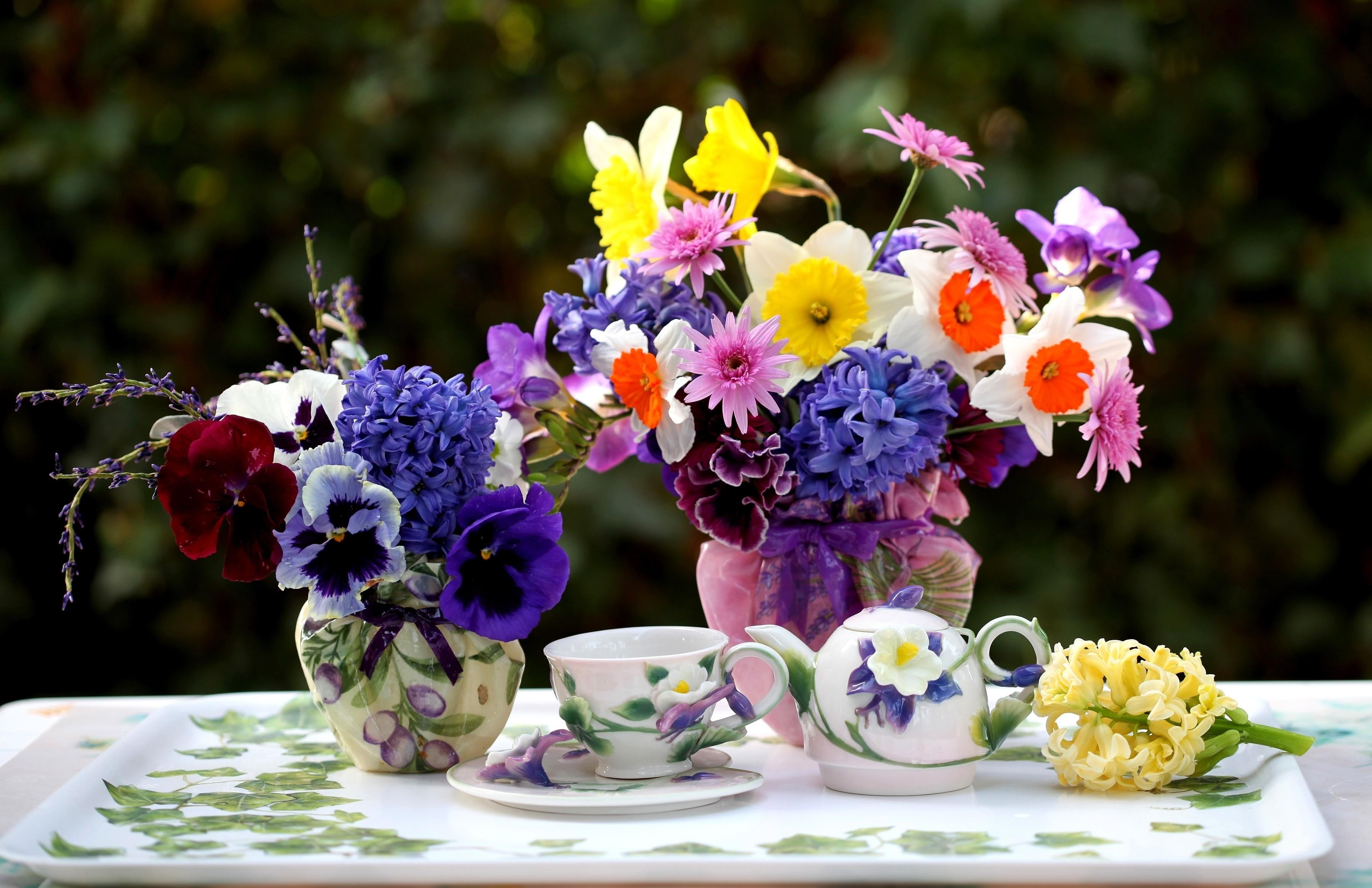 white, blue, yellow, and red flower arrangement