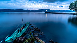 teal boat in body of the water HD wallpaper