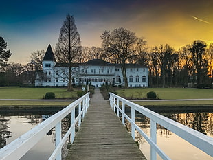 white painted house, kurhaus, bad zwischenahn