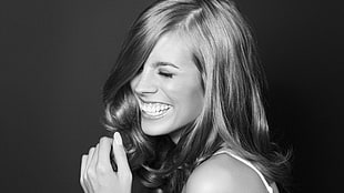 grayscale photo of smiling woman HD wallpaper