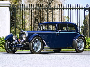 photography of vintage blue car