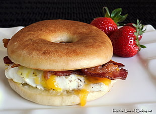 donuts bun with bacon and egg, food, eggs, strawberries, bagels HD wallpaper