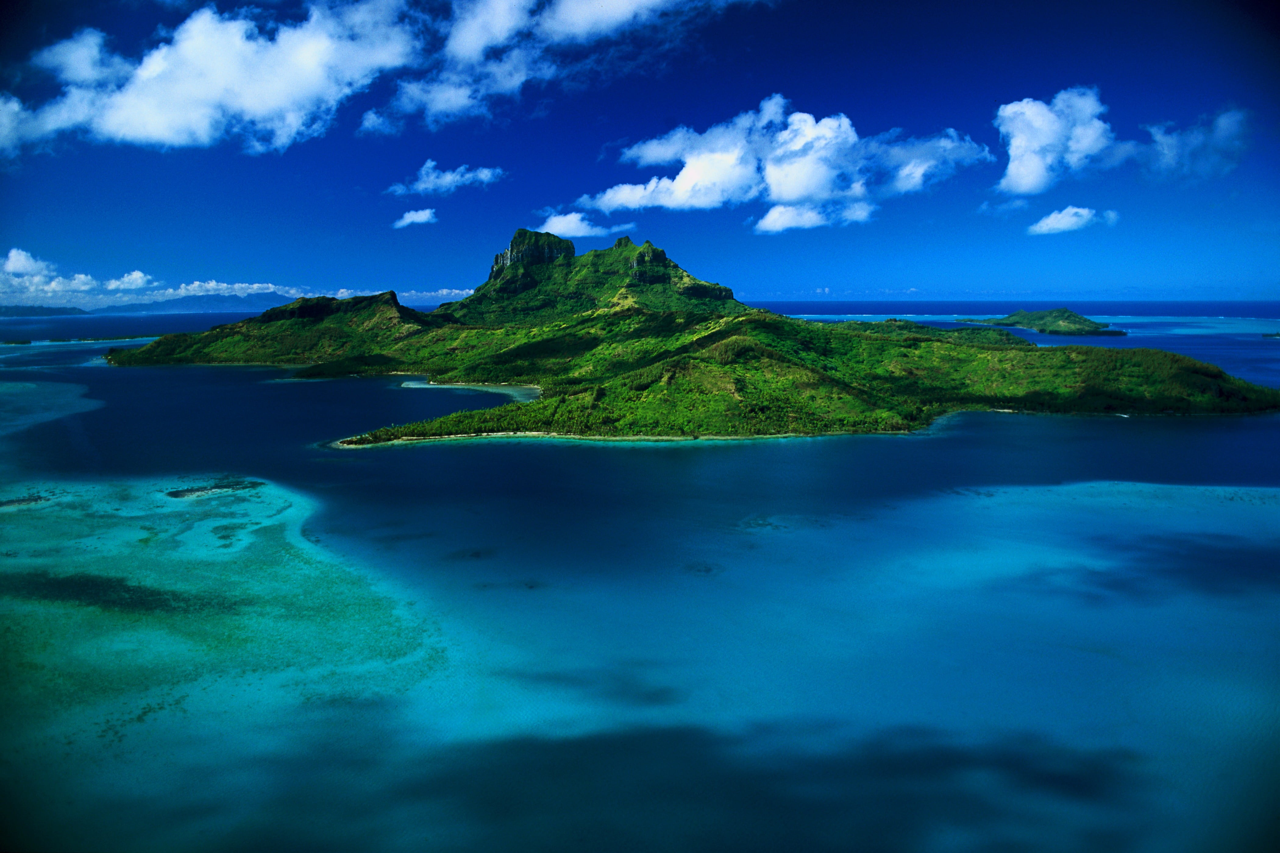 green island under cloudy sky during daytime, nature, island, deserted Island, sea