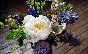 white Peony flower with Grape Hyacinth and blue cluster flower bouquet HD wallpaper