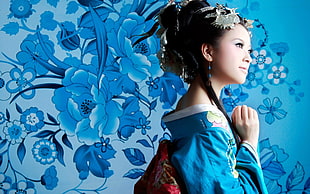 woman wearing blue kimono and flower head ornaments HD wallpaper