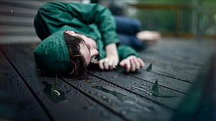 boy's green hoodie, rain, water, water drops, sailing ship HD wallpaper
