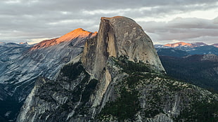 mountain photo during daytime HD wallpaper