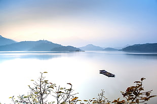 boat on center of body of waqter, sun moon lake, taiwan HD wallpaper