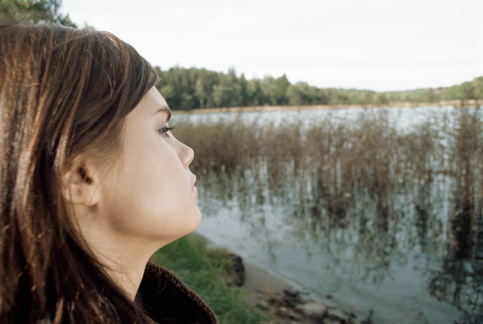 brown-haired woman near lake during daytime HD wallpaper