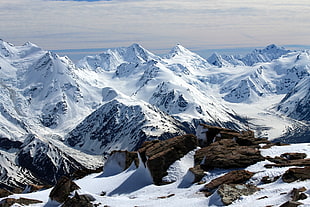 snowy mountain during daytime