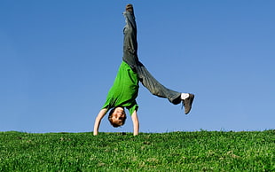 boy upside down on green field under blue sky, children HD wallpaper