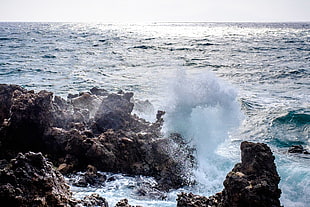 oceam splash in a rocky cliff HD wallpaper