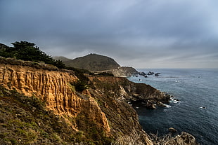 brown cliff near body of water, big sur HD wallpaper