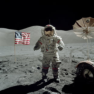 white astronaut suit, Apollo, Moon, astronaut HD wallpaper