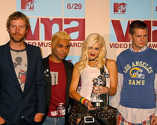 3 men and woman standing behind video music awards HD wallpaper