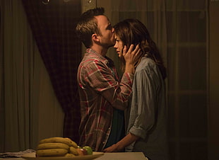 man kissing woman on forehead movie scene HD wallpaper