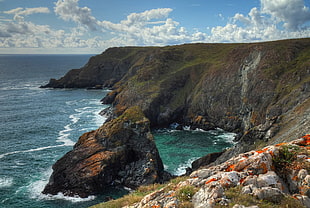 ocean waves in seashore during daytime