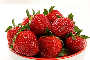 bowl of strawberries HD wallpaper