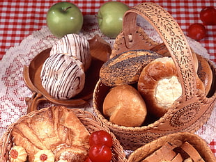 baked foods with basket and trays HD wallpaper