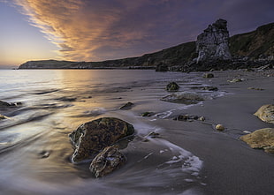 silhouette photography of shore near rocky cliffs HD wallpaper