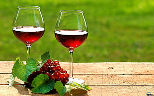 two clear footed glasses, wine, drink, alcohol, grapes HD wallpaper