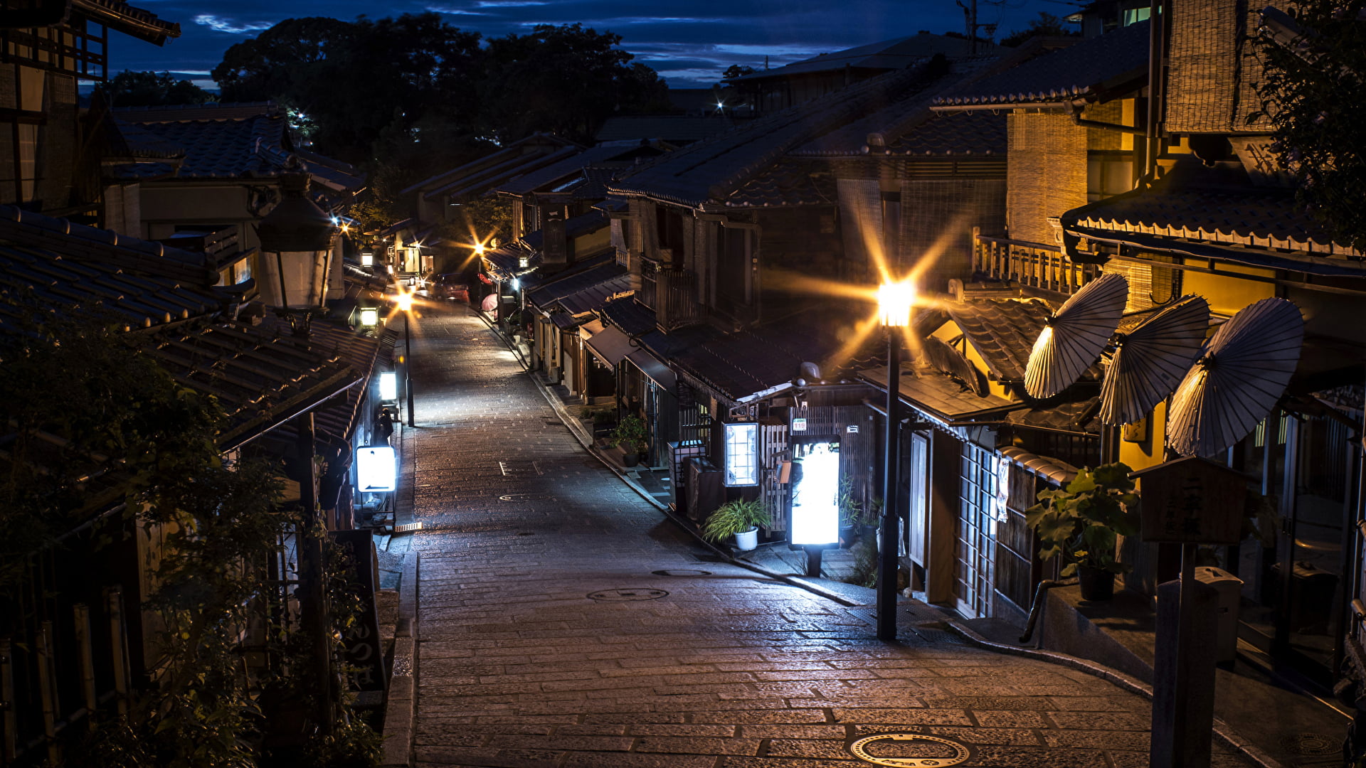 black and orange post lantern, Japan, Kyoto, night