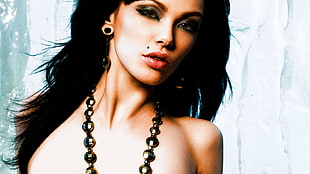 woman wearing black beaded necklace HD wallpaper
