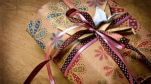 brown, pink, and blue floral gift box HD wallpaper