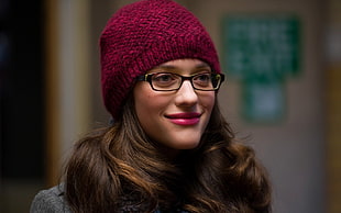 woman wearing maroon knit hat and black framed eyeglasses HD wallpaper