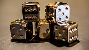 five gold dices, macro, dice HD wallpaper