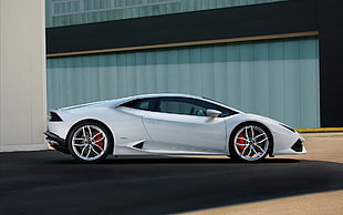 white and black car bed frame, car, Lamborghini, Lamborghini Huracan, white cars