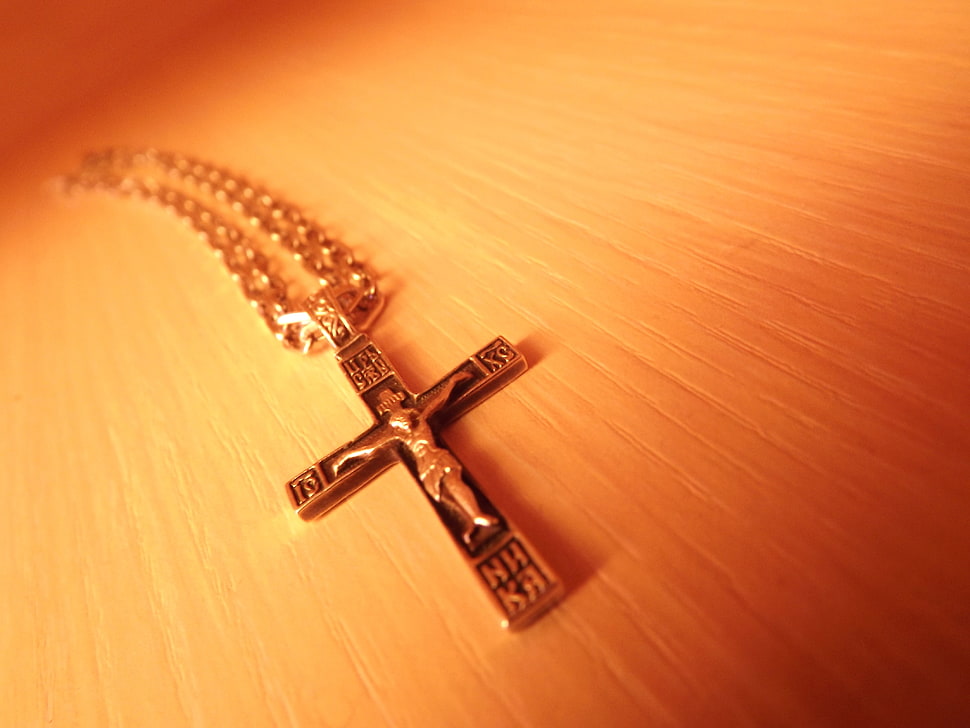 Gold-colored crucifix pendant necklace HD wallpaper | Wallpaper Flare