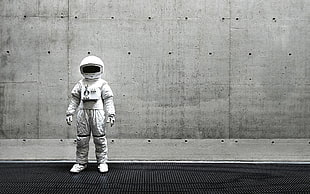 white astronaut helmet and suit, astronaut HD wallpaper