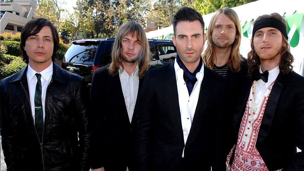 Maroon 5 band in suit jacket HD wallpaper