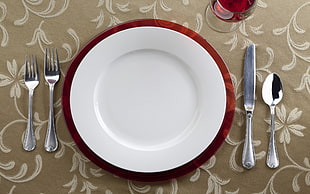 round white ceramic plate and cutlery ste HD wallpaper