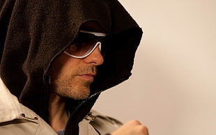 man in brown shirt wearing sunglasses HD wallpaper