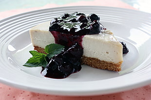 cheese cake with berries syrup on white ceramic plate HD wallpaper
