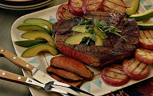 beef steak with avocado and onions HD wallpaper