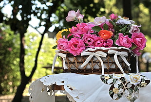 brown basket with pink and white Rose flowers HD wallpaper