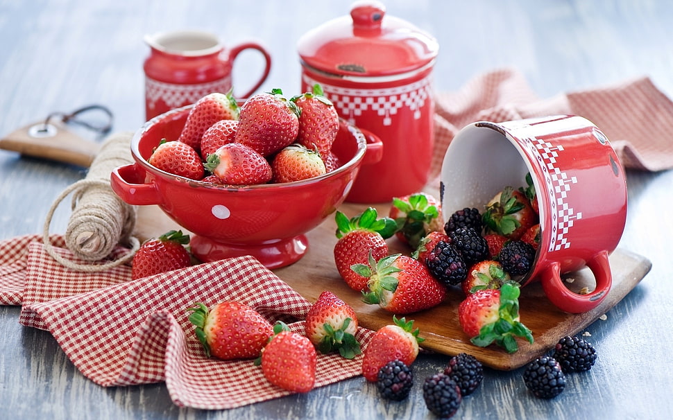 depth of field photography of strawberries on bowl and near cup HD wallpaper