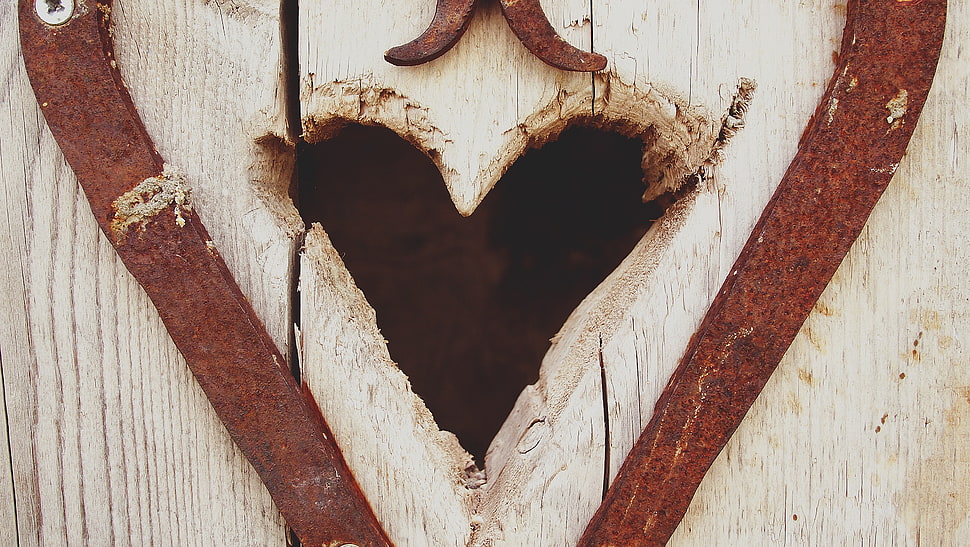 brown wooden heart decor HD wallpaper