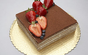 strawberry chocolate cake