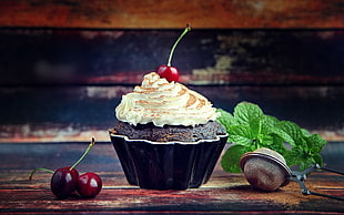 cupcake with icing, food, lunch HD wallpaper