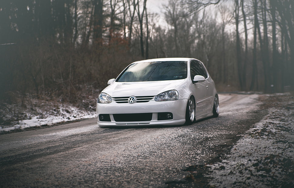 white Volkswagen Jetta HD wallpaper