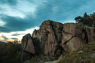 rocky mountain under blue sky HD wallpaper