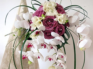 white and purple petaled flower bouquet HD wallpaper