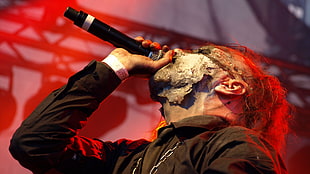 Slipknot vocalist singing on stage HD wallpaper