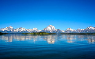 Glacier Mountain and calm body of water HD wallpaper